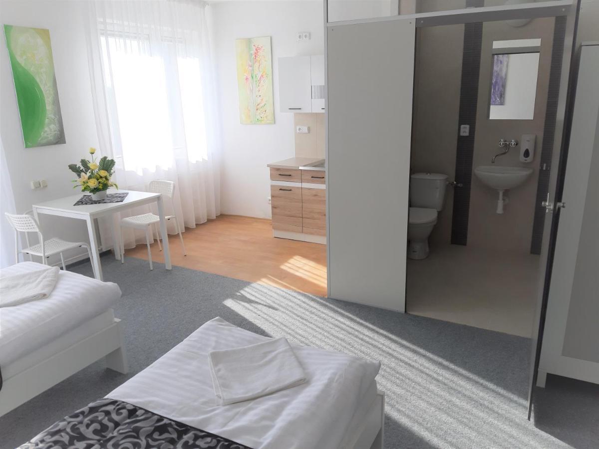 Ubytovna Kubra Hodonin Bagian luar foto