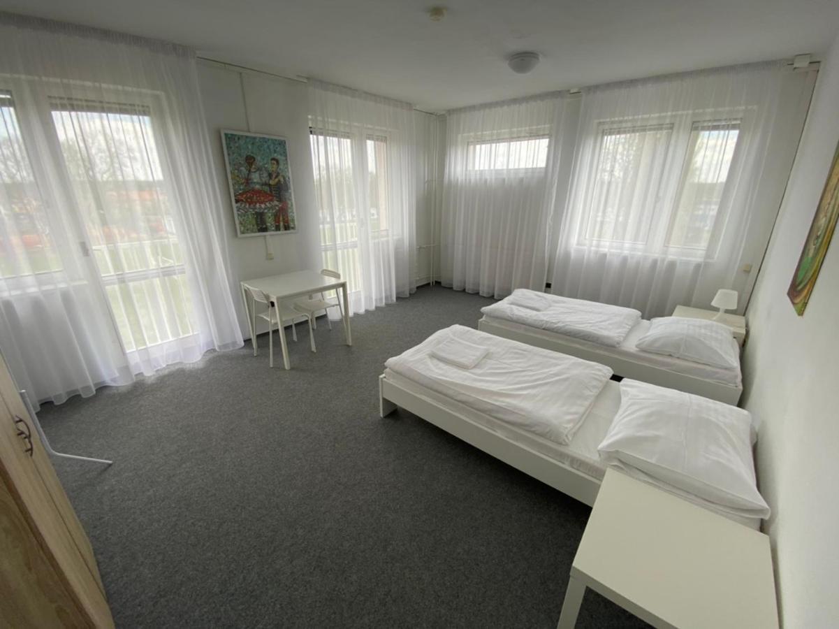 Ubytovna Kubra Hodonin Bagian luar foto