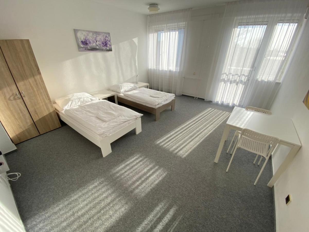Ubytovna Kubra Hodonin Bagian luar foto